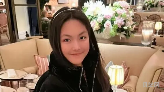 李湘辟谣主持乘风破浪(何炅和李湘主持的快乐大本营)